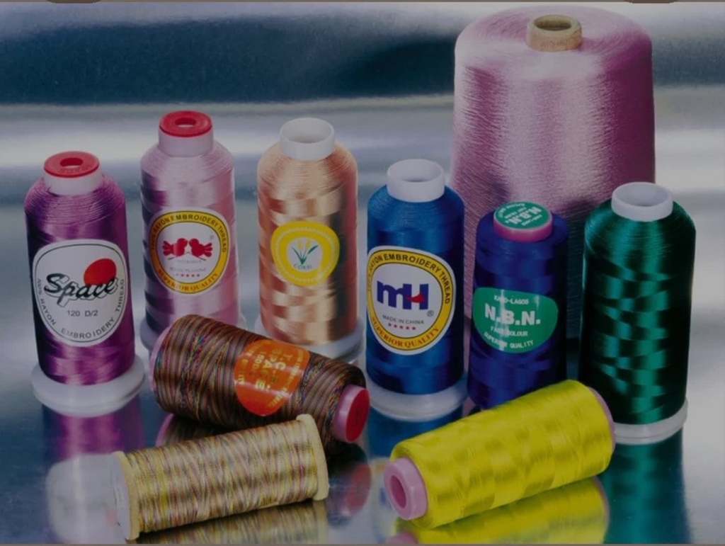 راهنمای جامع نخ‌های مورد استفاده در دستگاه‌های گلدوزی صنعتی