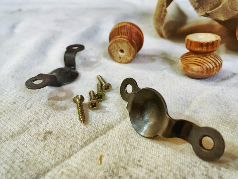 furniture-parts-screws-and-bolts.jpg